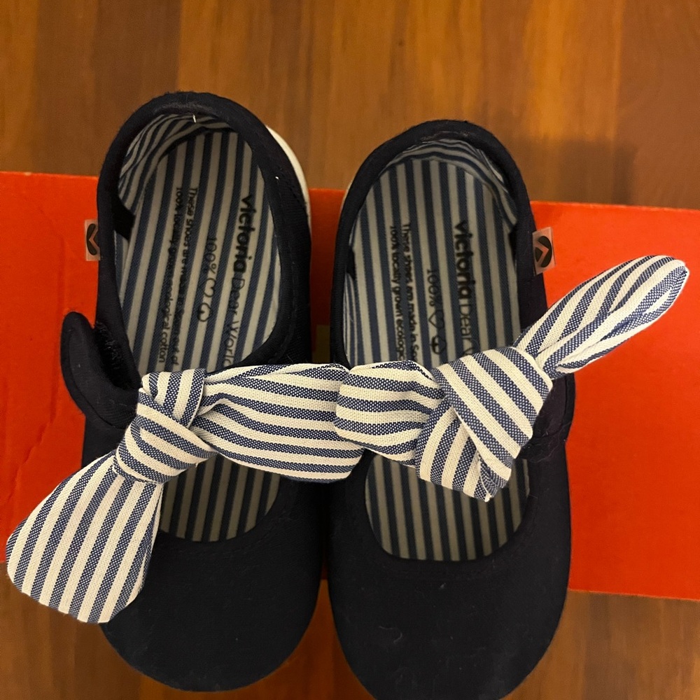 Elegant Navy and White Mary Jane Shoes with Striped Bow, Victoria brand
